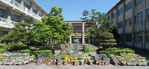 岡崎市立矢作中学校まで2800m