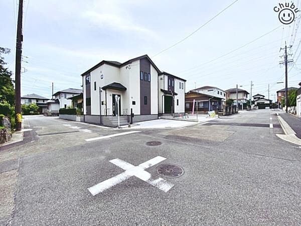 接道：北側公道約8.0ｍ、東側公道6ｍ　現地にて、実際の建物・駐車・環境・街並み・日当たりなどなどご確認下さい！平日・お仕事帰りなど、いつでもご案内できますので、お気軽にお問い合わせ下さい！