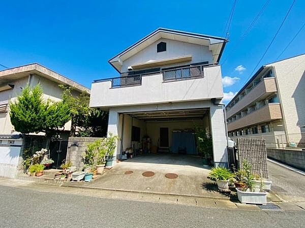 十分な敷地の広さを活かしてプライベート性の高いお庭も実現可能！