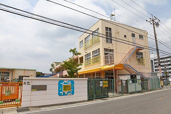 二本木幼稚園まで823m
