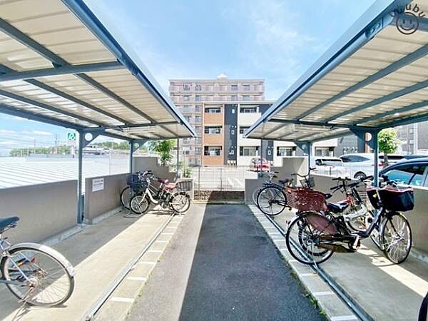屋根付きの自転車置場