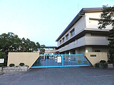 岡崎市立城北中学校まで560m