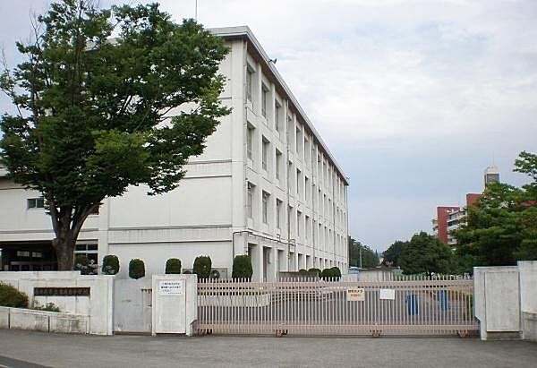 春日井市立岩成台中学校まで950m