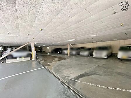 駐車場（月額8000円～11000円）　ぜひ現地にて、実際の建物・駐車・環境・街並み・日当たりなどなどご確認ください！平日・お仕事帰りなど、いつでもご案内できますので、ぜひお問い合わせください！