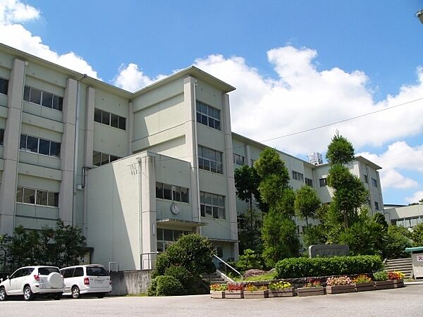 岡崎市立東海中学校まで5100m