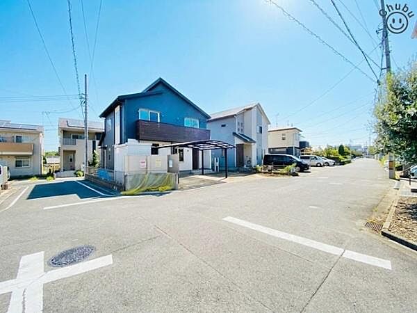 接道：南西側公道約6ｍ、北西側公道約5ｍ　ぜひ現地にて、環境・街並み・日当たりなどなどご確認ください！平日・お仕事帰りなど、いつでもご案内できますので、お気軽にお問い合わせください！