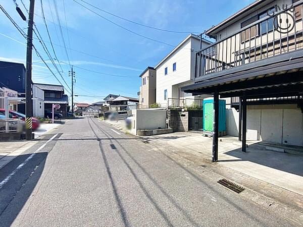 接道：北東側公道約6.0ｍ　　ぜひ現地にて、環境・街並み・日当たりなどなどご確認ください！平日・お仕事帰りなど、いつでもご案内できますので、お気軽にお問い合わせください！