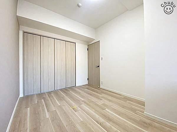 家族一人ひとりにあわせたプライベートな空間。充分な広さとクローゼットを設置したお部屋はお子様の成長を促します！お子様の成長を支える、勉強や好きなことに没頭する学びの空間にピッタリです！