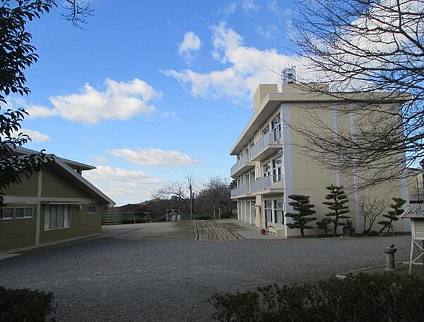 岡崎市立井田小学校まで680m