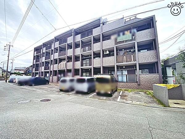 駐車場（月額6000円）　ぜひ現地にて、実際の建物・駐車・環境・街並み・日当たりなどなどご確認ください！平日・お仕事帰りなど、いつでもご案内できますので、ぜひお問い合わせください！