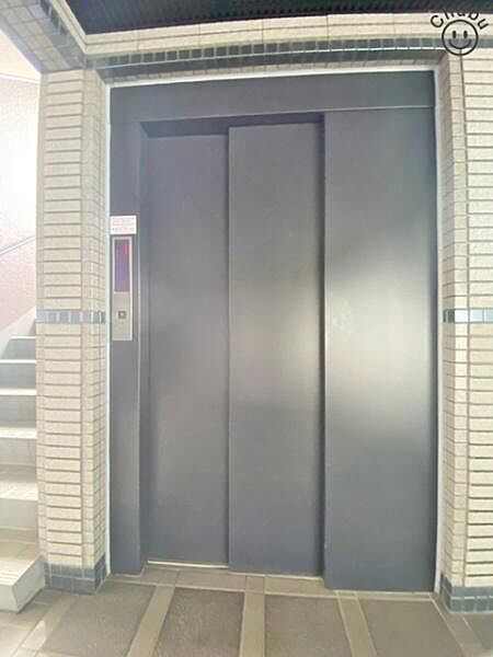 荷物を持った帰宅も安心のエレベーターつき！