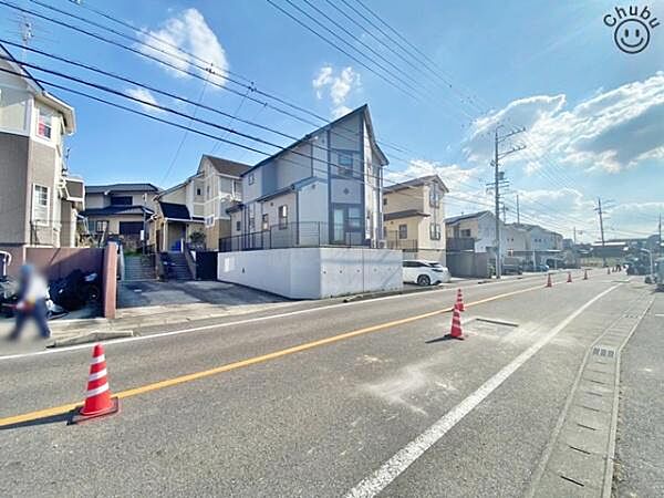 接道：北西側公道約9ｍ　現地にて、実際の建物・駐車・環境・街並み・日当たりなどなどご確認下さい！平日・お仕事帰りなど、いつでもご案内できますので、お気軽にお問い合わせ下さい！