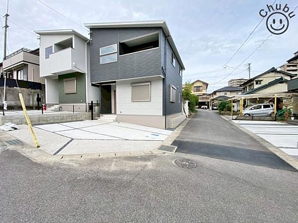 接道：南東側公道約5.0ｍ、南西側公道約4.7～4.9ｍ　実際の建物・駐車・環境・街並み・日当たりなどご確認ください！平日・お仕事帰りなどいつでもご案内できますので、お気軽にお問合せください！