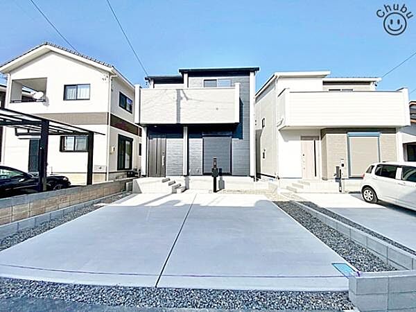 駐車2台可能(車種による)！ぜひ現地にて、実際の建物・環境・街並み・日当たりなどなどご確認下さい！平日・お仕事帰りなど、いつでもご案内できますので、お気軽にお問い合わせ下さい！