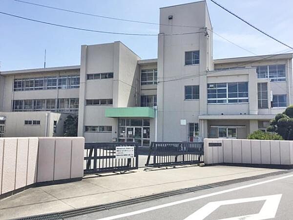 矢田小学校まで1400m