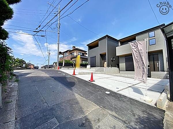 接道：南東側公道約2.97～3.23ｍ　実際の建物・駐車・環境・街並み・日当たりなどご確認ください！平日・お仕事帰りなどいつでもご案内できますので、お気軽にお問合せください！