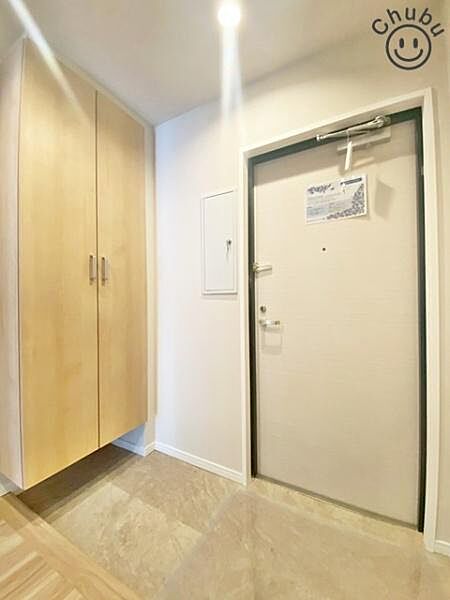 家族の靴もしっかり収納できるシューズクローゼットがついています！これなら散らかりがちな玄関もスッキリと片付き、訪れる人を気持ちよく迎えてくれます！