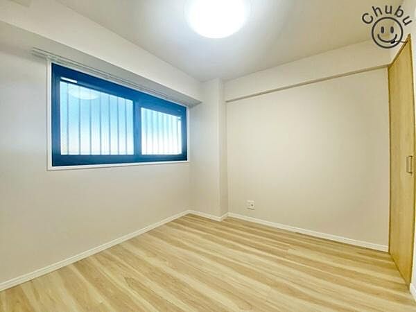 クローゼットを設置したお子様のお部屋にもピッタリな洋室。プライベートな時間も確保しつつ、お子様の成長を支え、勉強や好きなことに没頭する学びの空間にピッタリです！