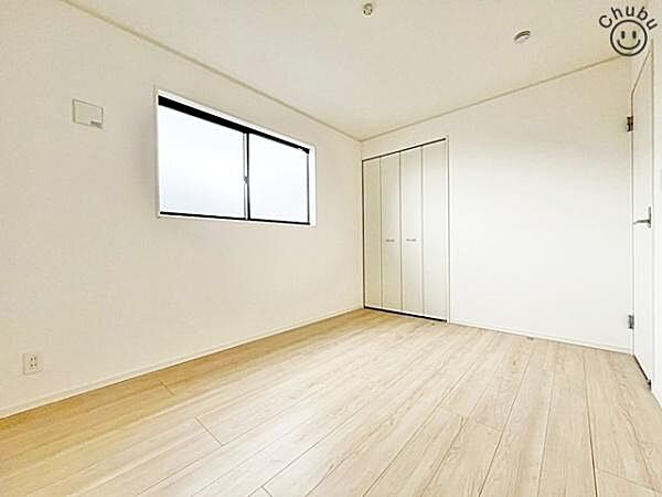 家族一人ひとりにあわせたプライベートな空間。充分な広さとクローゼットを設置したお部屋はお子様の成長を促します！お子様の成長を支える、勉強や好きなことに没頭する学びの空間にピッタリです！