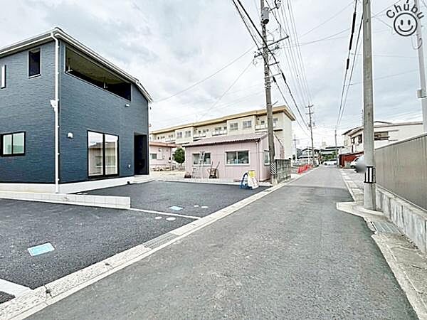 接道：東側公道約3.7ｍ　実際の建物・駐車・環境・街並み・日当たりなどご確認ください！平日・お仕事帰りなどいつでもご案内できますので、お気軽にお問合せください！