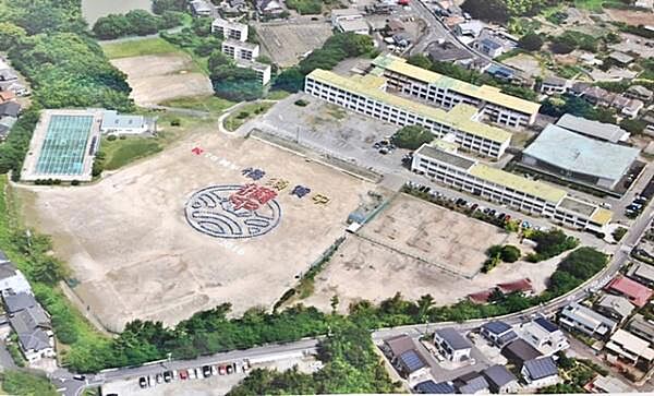 横須賀中学校まで3200m