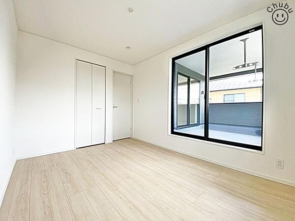 家族一人ひとりにあわせたプライベートな空間。充分な広さとクローゼットを設置したお部屋はお子様の成長を促します！お子様の成長を支える、勉強や好きなことに没頭する学びの空間にピッタリです！