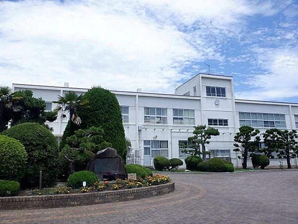 平塚市立大野中学校まで1552m