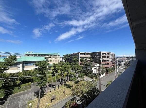 開放感があり青空が望めます！