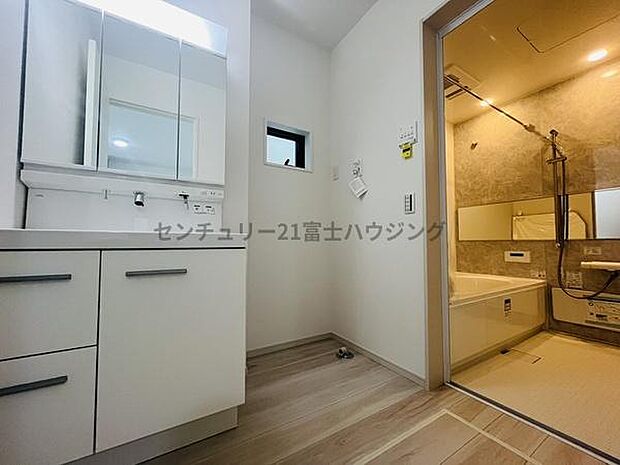 広々とした洗面所です!