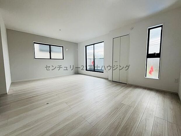約14.7帖の洋室です