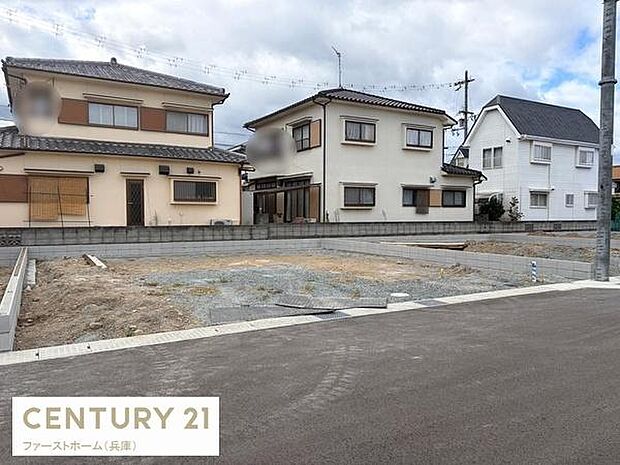 建築中の様子が確認できる物件です。