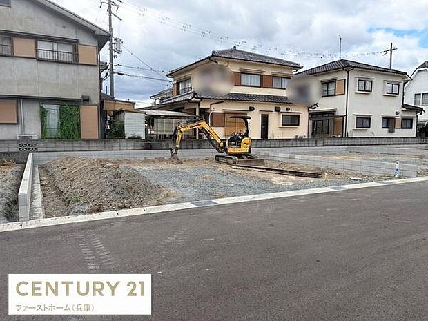建築中の様子が確認できる物件です。