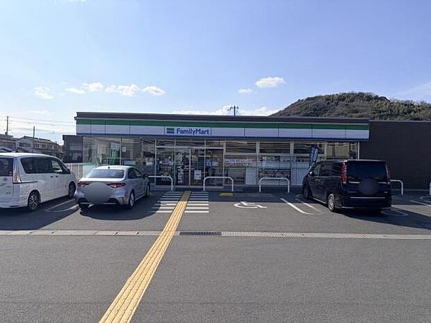 ファミリーマート姫路朝日谷店まで767m