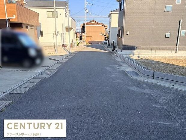 周辺は落ち着いた住宅街で現地からの眺望が確認できます。
