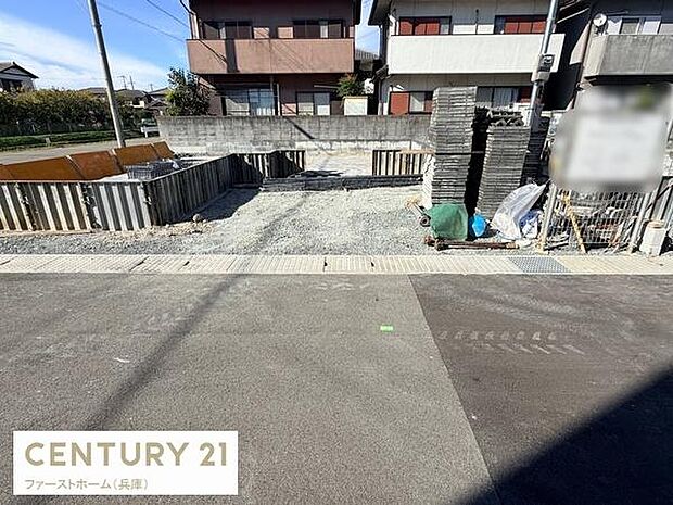 建築中の様子が確認できる物件です。