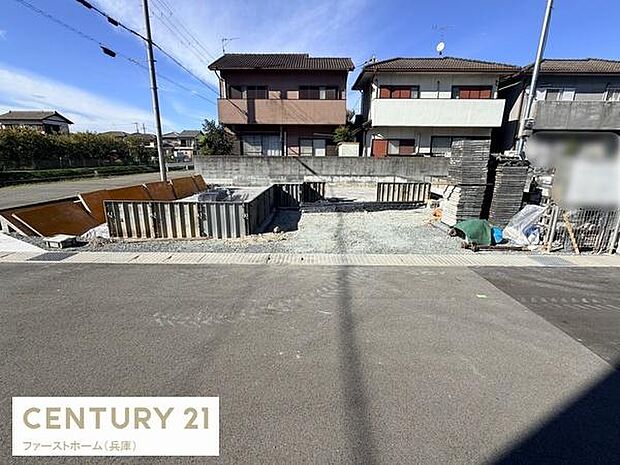 建築中の様子が確認できる物件です。