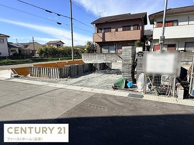 建築中の様子が確認できる物件です。