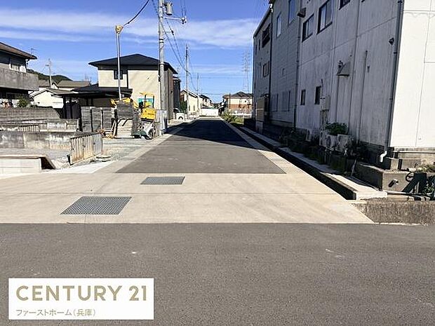 周辺は落ち着いた住宅街で現地からの眺望が確認できます。