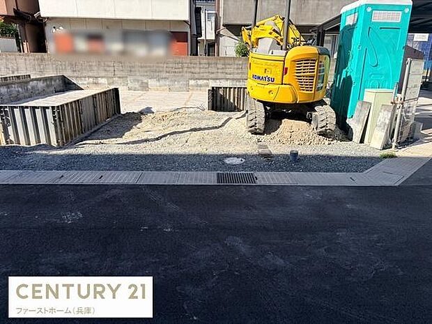 建築中の様子が確認できる物件です。