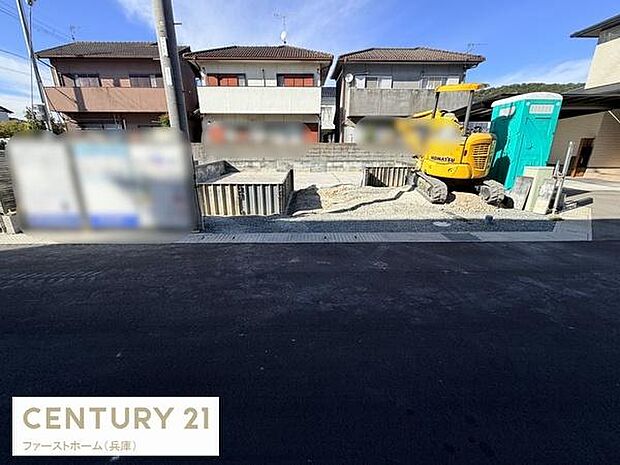 建築中の様子が確認できる物件です。