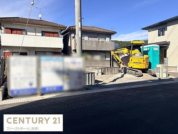 建築中の様子が確認できる物件です。