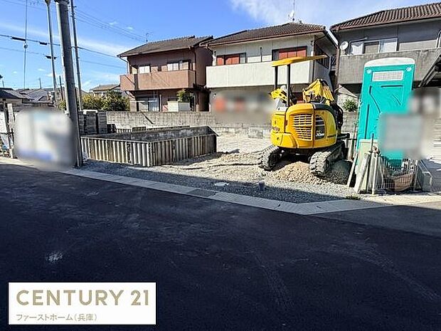 建築中の様子が確認できる物件です。
