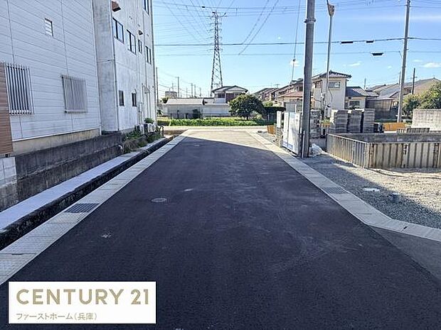 周辺は落ち着いた住宅街で現地からの眺望が確認できます。