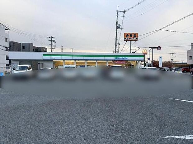 ファミリーマート姫路保城店まで632m