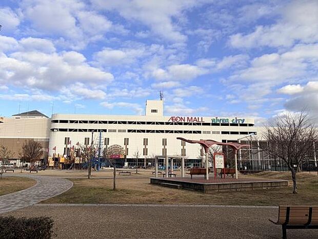 イオン姫路リバーシティー店まで791m