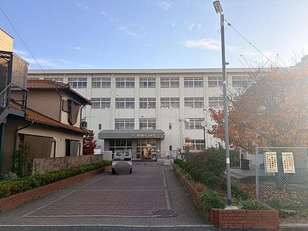 姫路市立朝日中学校まで1854m