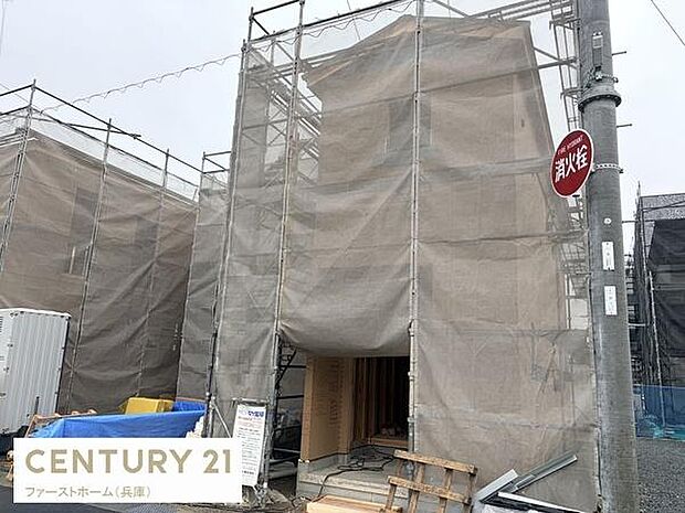 建築中のためご自身の好みに合わせた住まいづくりが可能です。今後の進行状況により変化を楽しめます。現地でしか味わえない新築の雰囲気をぜひご確認ください。細部にこだわった施工が進行中です。