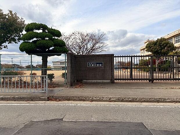 姫路市立大津小学校まで447m