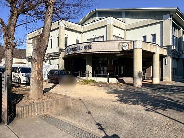 姫路市立広峰小学校まで872m