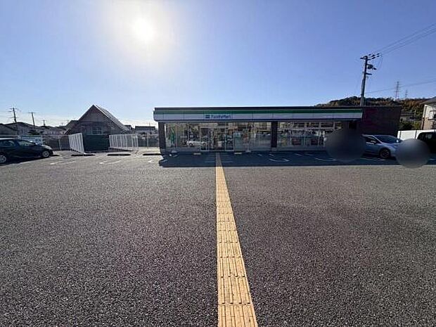 ファミリーマート姫路北平野店まで606m
